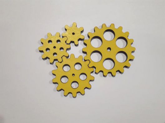 Набор шестеренок для  Бизиборда по методике Монтессори окрашены в желтый